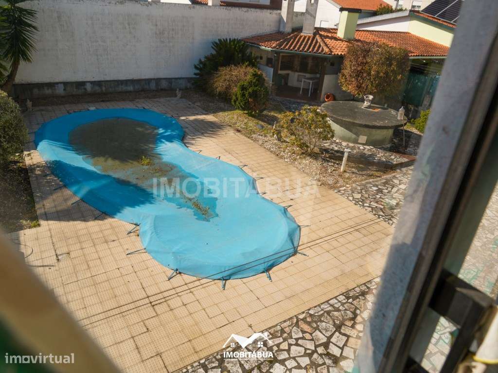 Moradia T5 com Piscina (Jacuzzi Integrado), Jardim e Churrasqueira-35