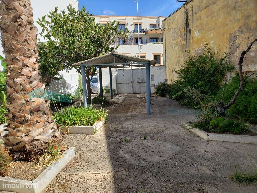 Moradia T3 - Tavira no centro histórico, por recuperar-14