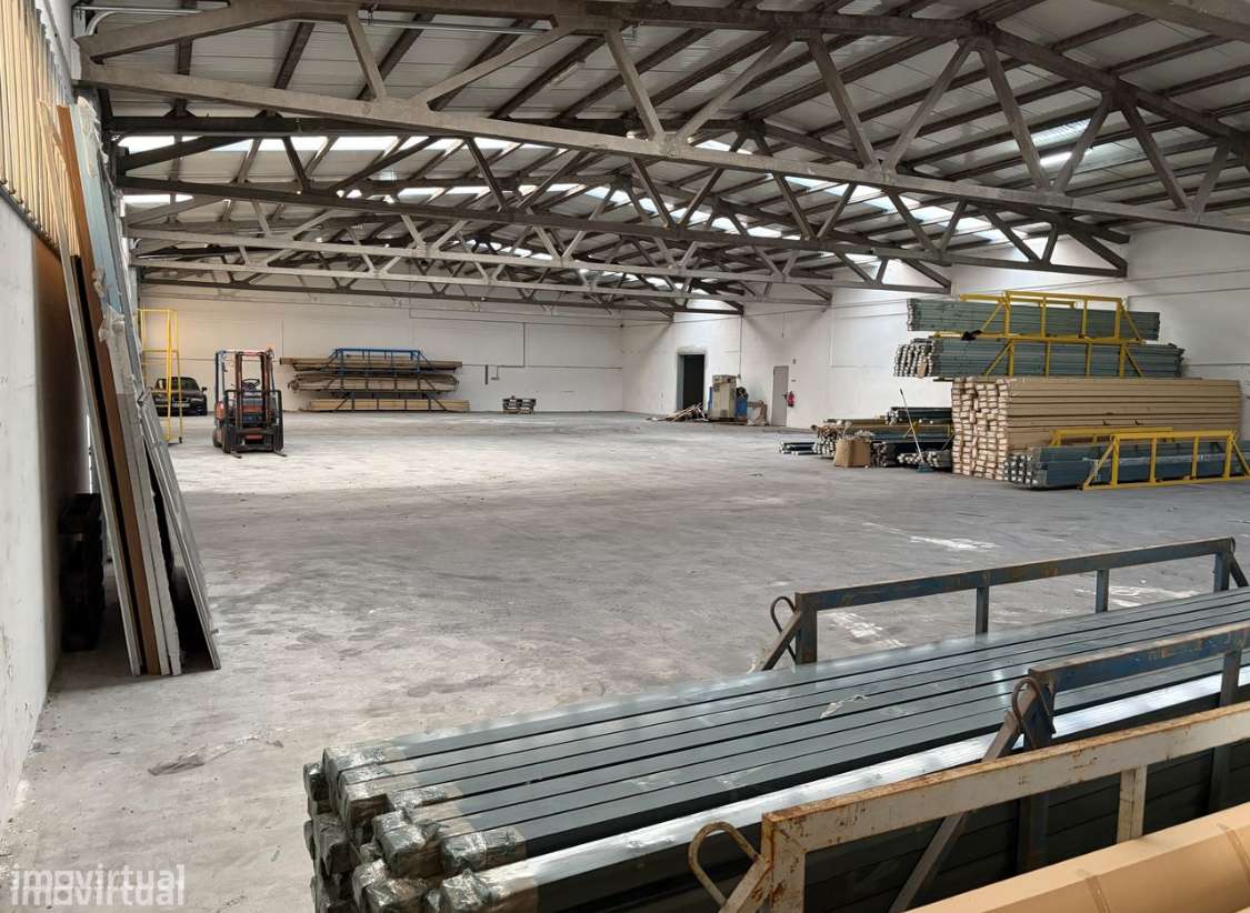 Armazém com 800m2-Exelente Localização - Grande imagem: 4/5