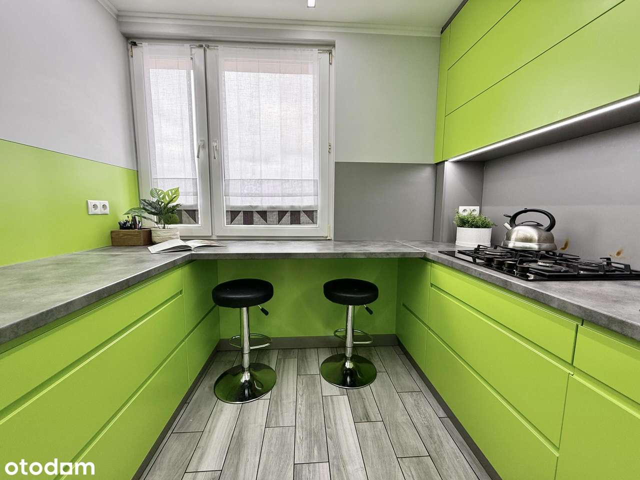 Duże mieszkanie przy ul. Koszyka na sprzedaż-9