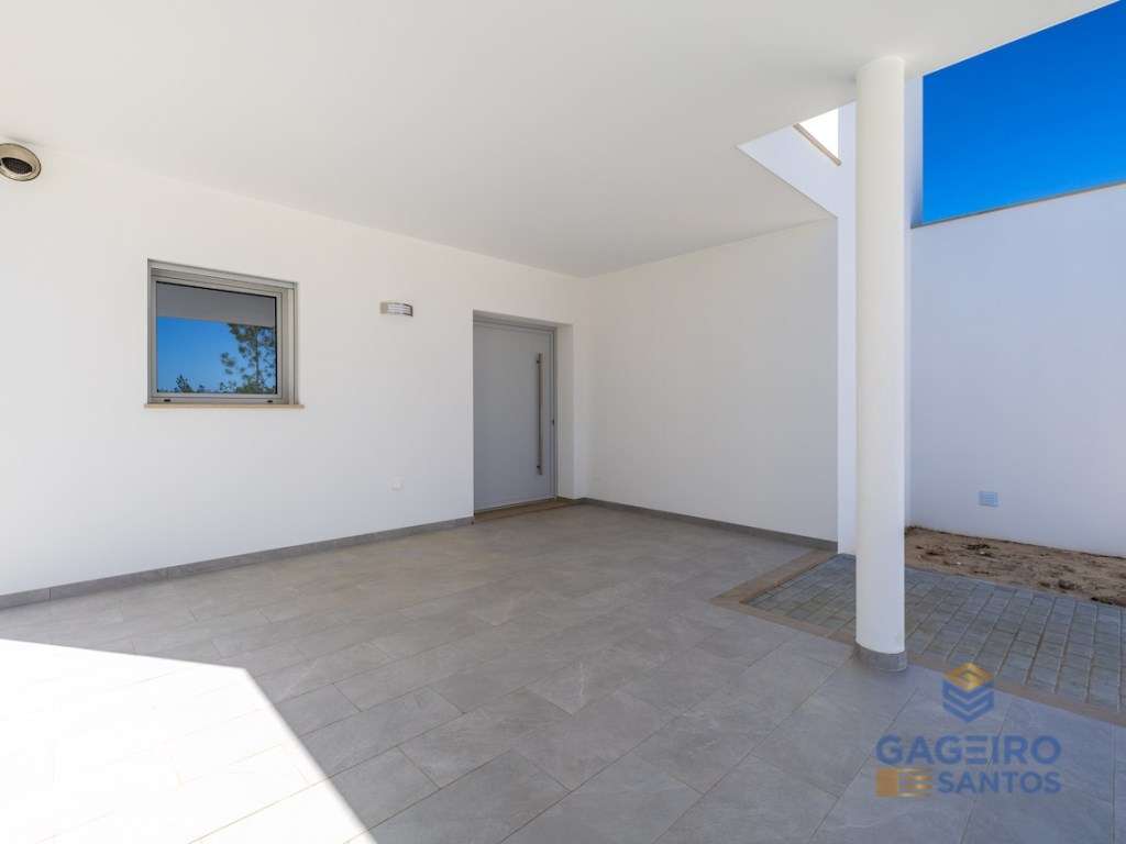 Moradia T4 com piscina, nova e pronta a habitar a 4 km da baía de S...-54
