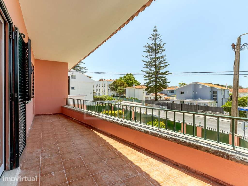 Moradia T8 isolada, com jardim e piscina no centro da Parede-6