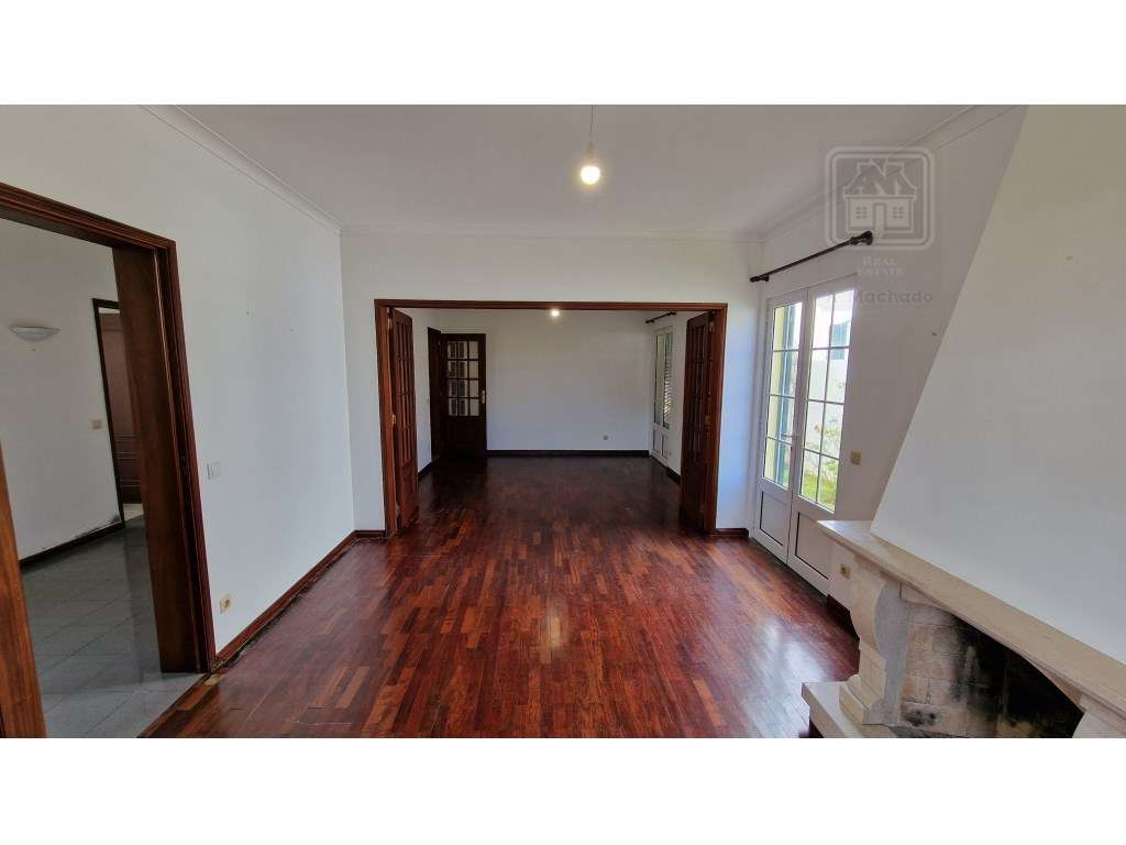 VENDA de MORADIA - VIVENDA T4+1 com Jardim e Garagem - Relva, Ponta...-18