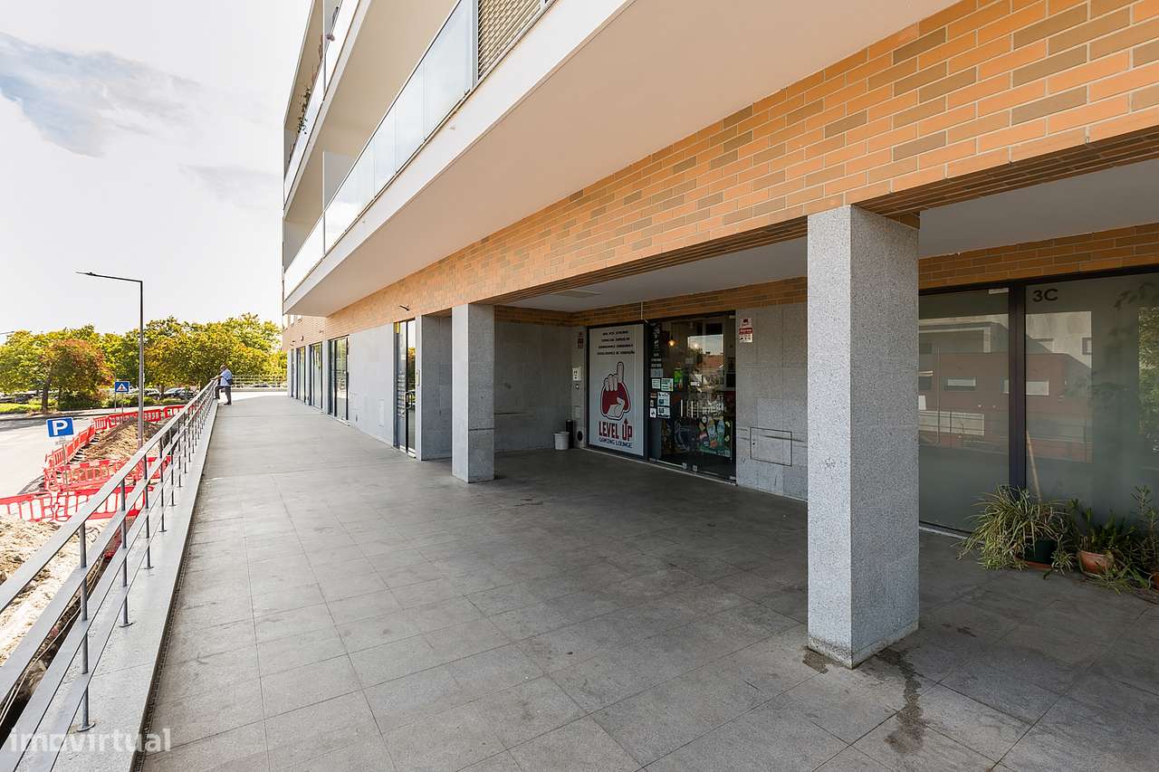 Espaço Comercial c/ 98 m² | Nova Eborae, Bacelo, Évora-0