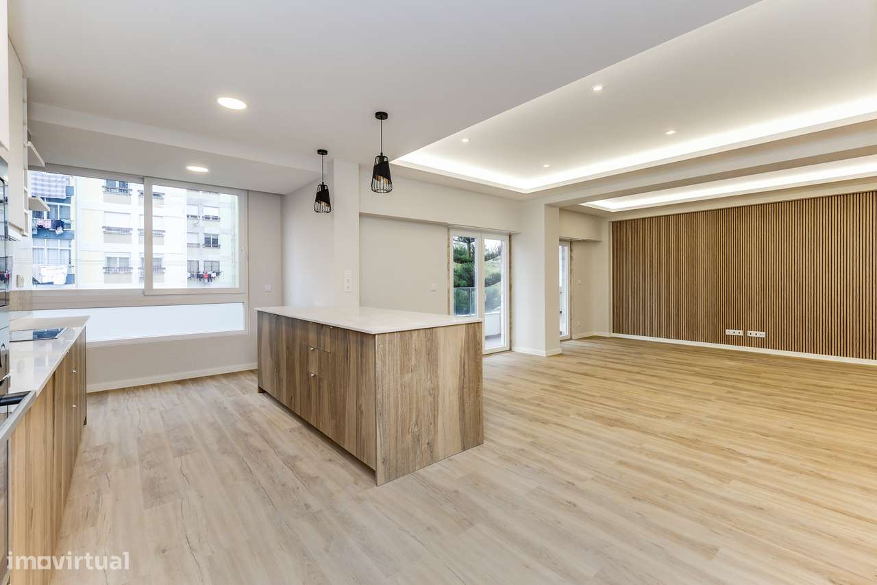 T4 totalmente renovado com acabamentos de luxo em Carnaxide - Grande imagem: 2/31