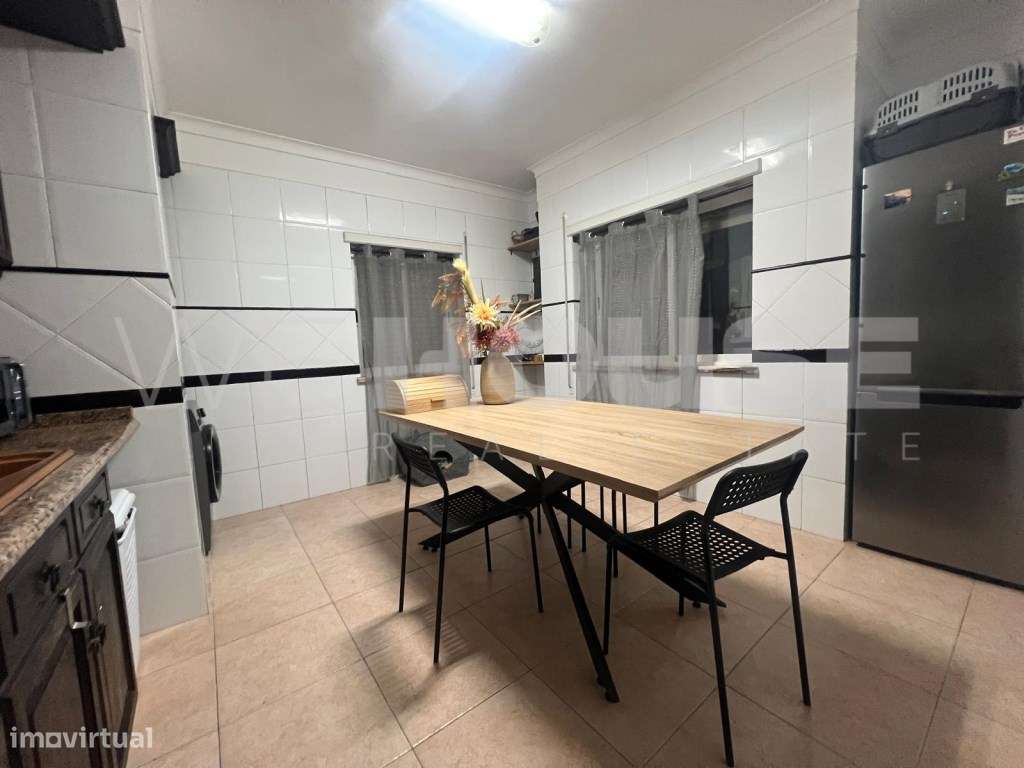 T2 com Lareira, Excelente Luz Natural e Ótima Distribuição | Pronto...-3