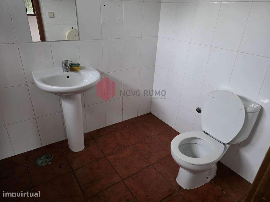 Armazém em Leça do Balio ( Santana ) - Grande imagem: 5/12