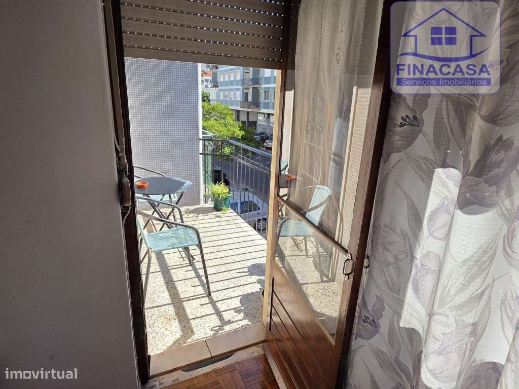 Apartamento T4 com boas áreas e excelente localização - Montalvão(S...-17
