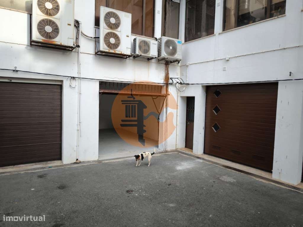 GARAGEM FECHADA - ACESSO PELO EXTERIOR - COM ÁGUA E LUZ - ALTURA - ... - Grande imagem: 2/11