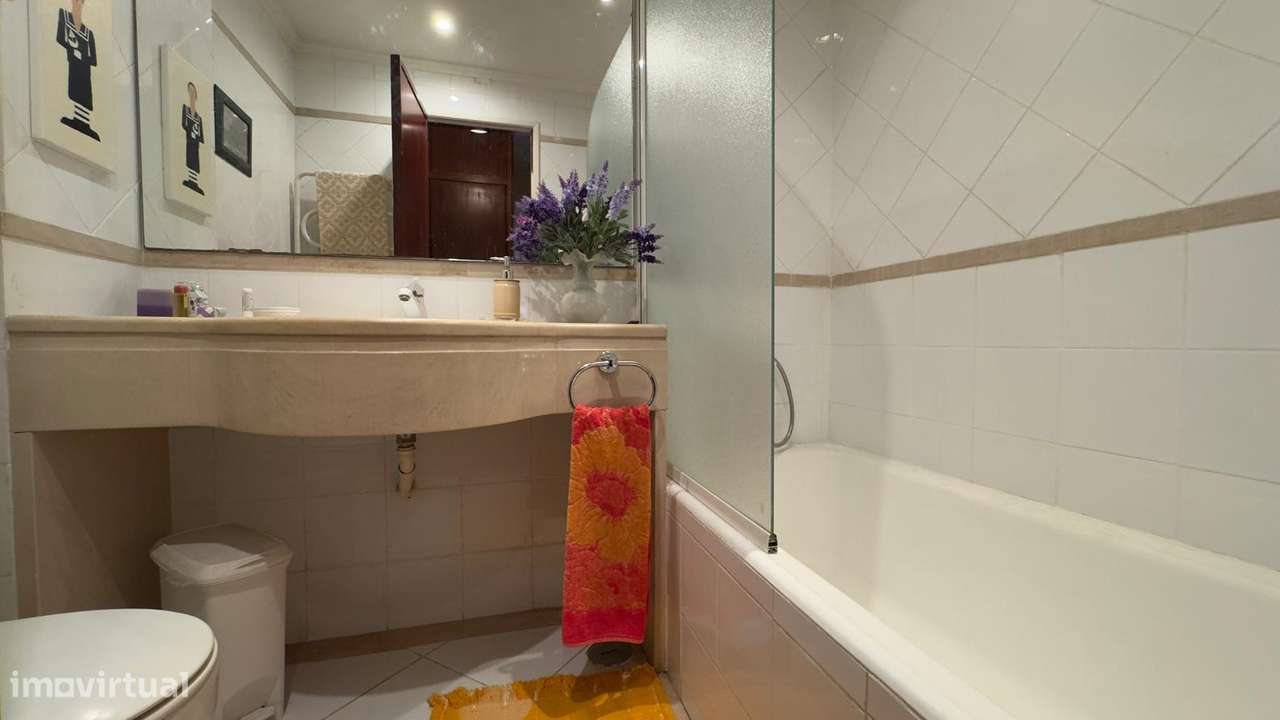 Moradia T6 - 220m2 - 3 pisos - 2 garagens - Barro - Pinheiro de Loures-16