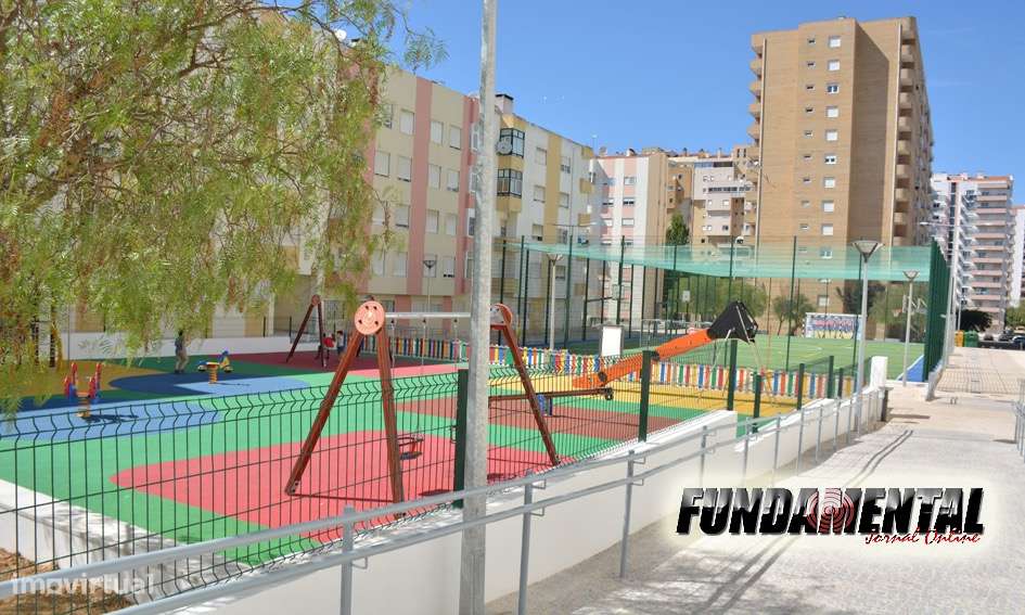 Espetacular T2 Totalmente Renovado no Carregado-11