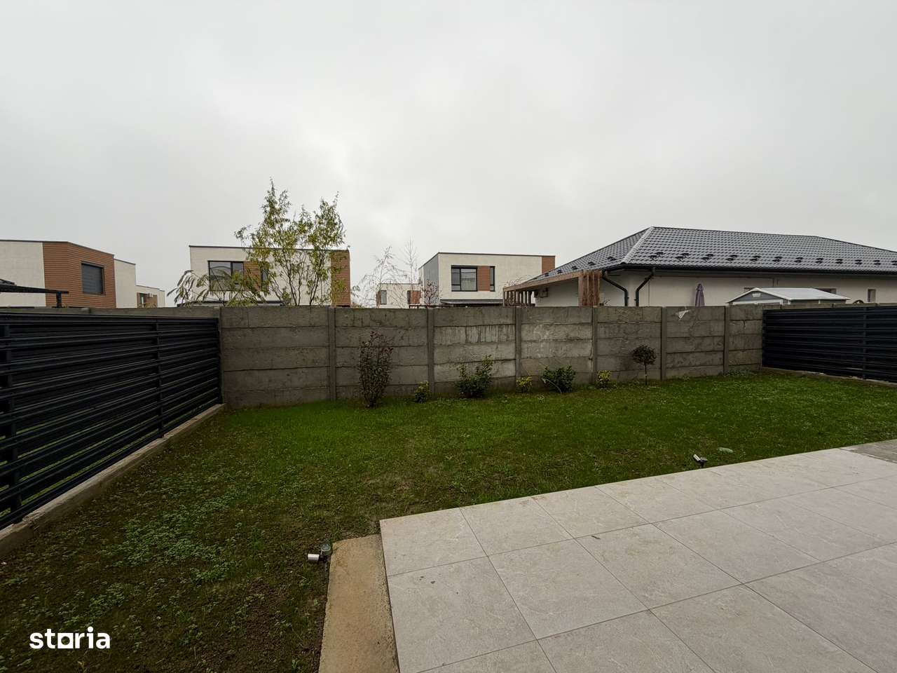 LA CHEIE! GATA DE MUTARE-TEREN 300 MP școală Americana 3 min.-18