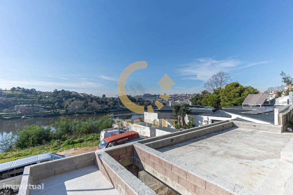 Moradia T4 de Luxo com Vistas Deslumbrantes sobre o Rio Douro-14