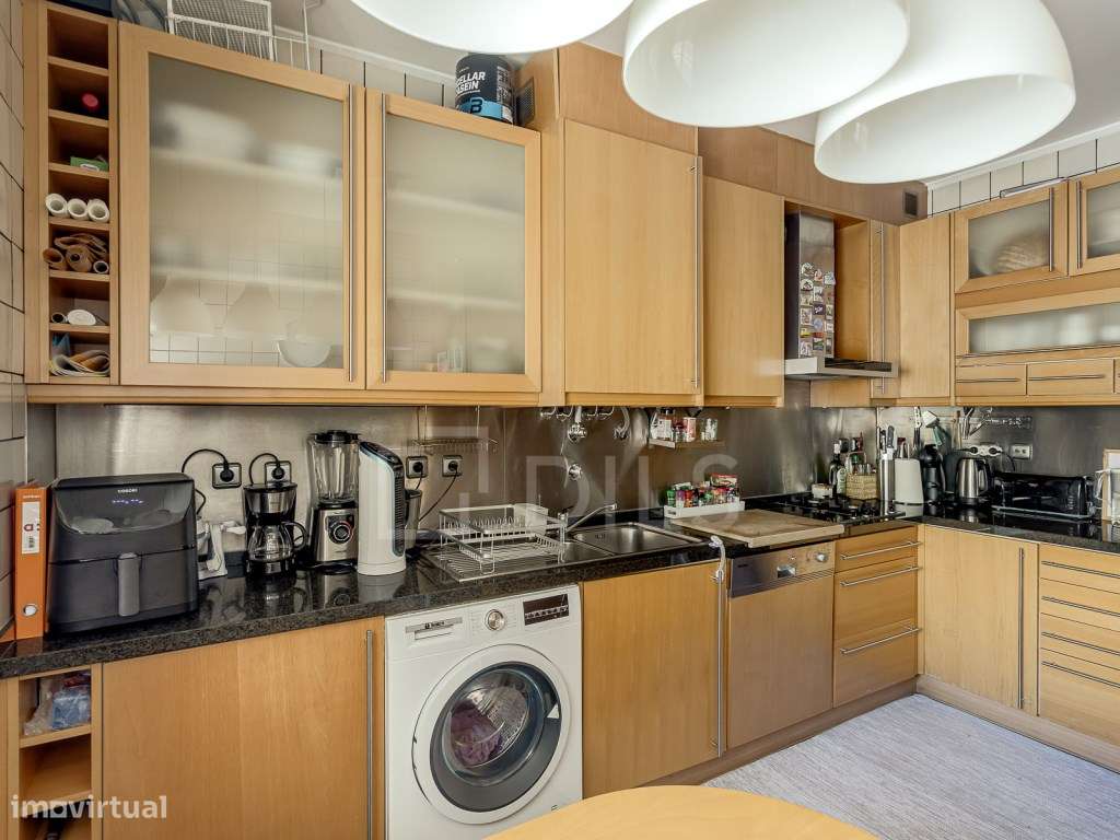 Apartamento T3 com varanda, na Estrela-11