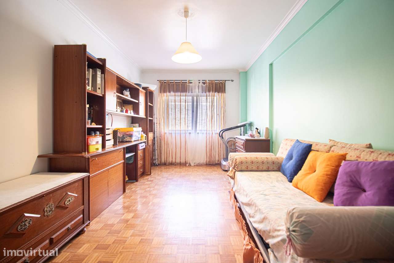 Apartamento T3 c/ 2 WCs e Sala c/ Lareira em Monte Abraão, Sintra-15
