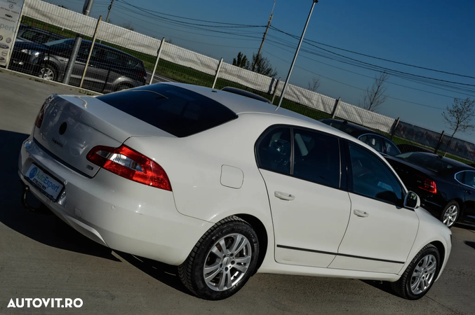 Skoda Superb 2.0 TDI DSG Comfort - 4