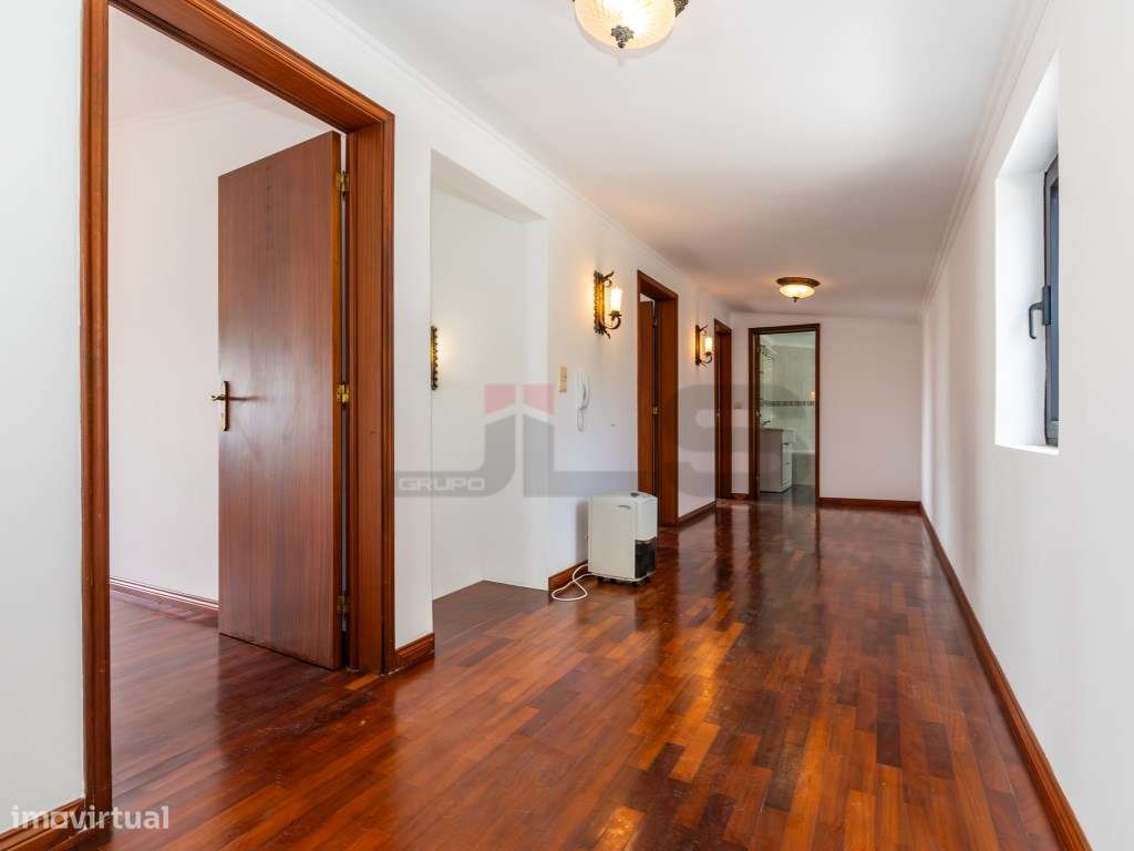 Moradia T4+1 com Dupla Cozinha e Vista Mar - Potencial de Investime...-23