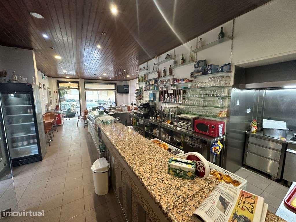 Loja em Massamá para venda - com Sanck-Bar em funcionamento-6