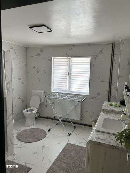 Casa de vanzare cu dependinte - Imagine principală: 5/8