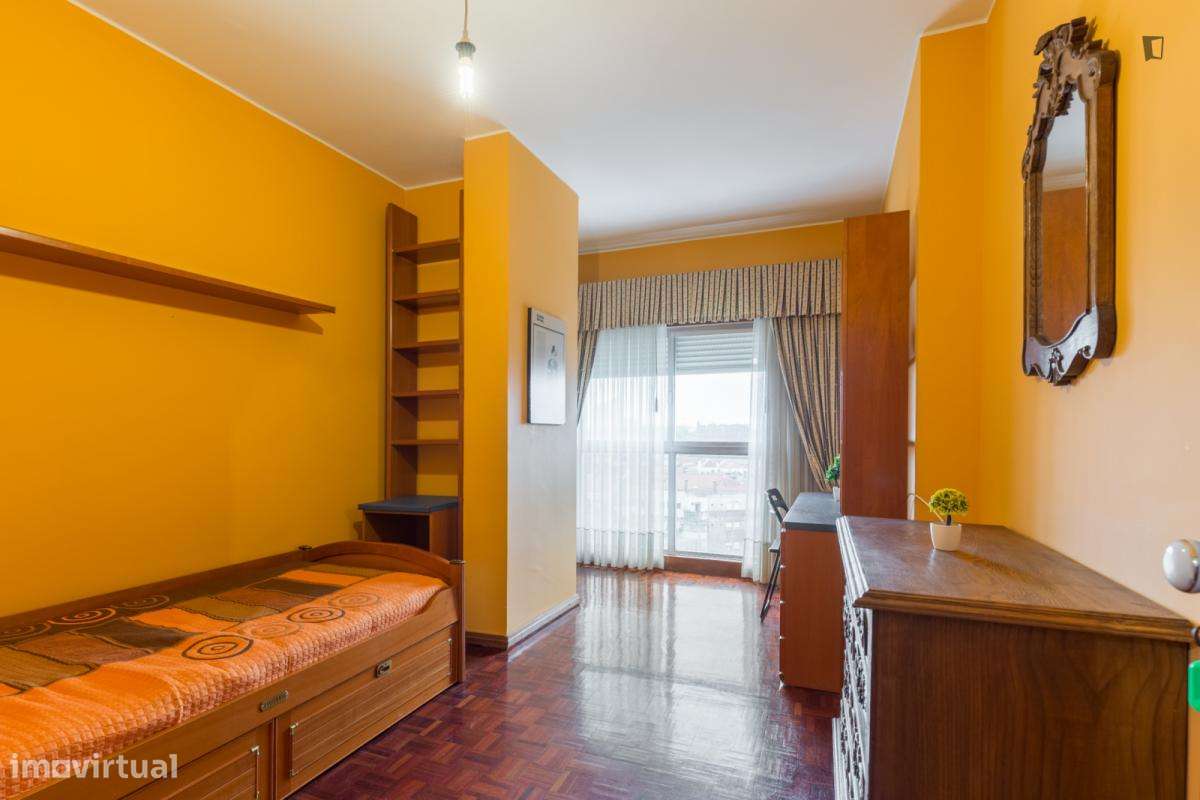 Quarto - localizado em Paranhos Porto - Grande imagem: 4/8