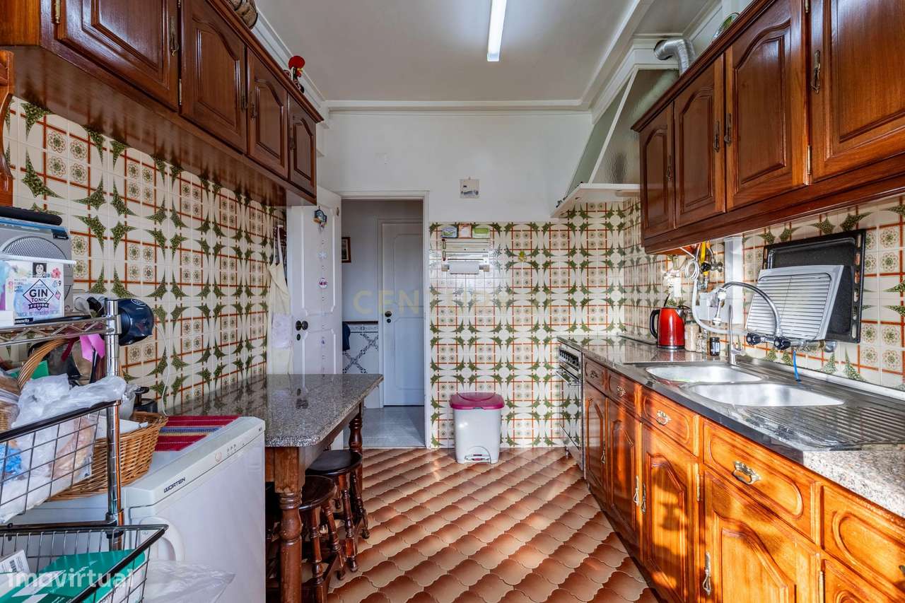 Apartamento T3 com garagem Box em Algueirão Mem Martins-8