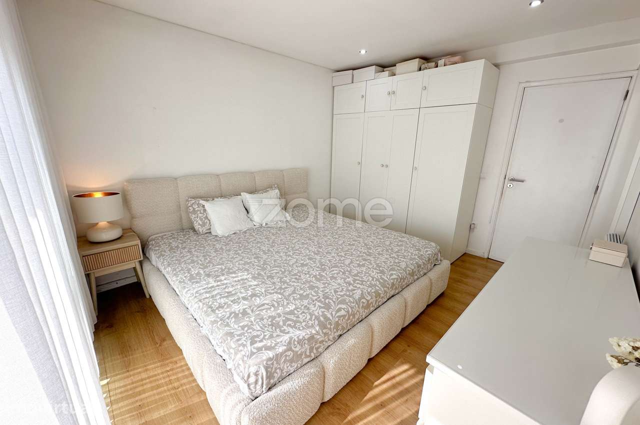 Apartamento T2 renovado localizado no centro da Póvoa de Varzim-13