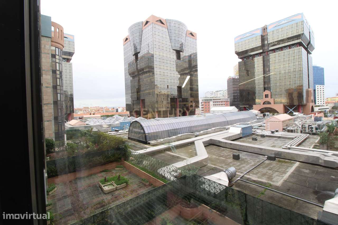 Luxuoso Apartamento T3 nas Torres das Amoreiras, Lisboa-27