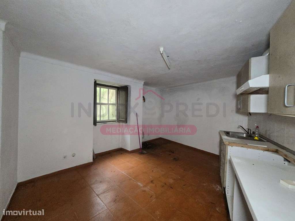 Moradia para recuperar no Centro Guarda - Venda Judicial - Grande imagem: 5/60