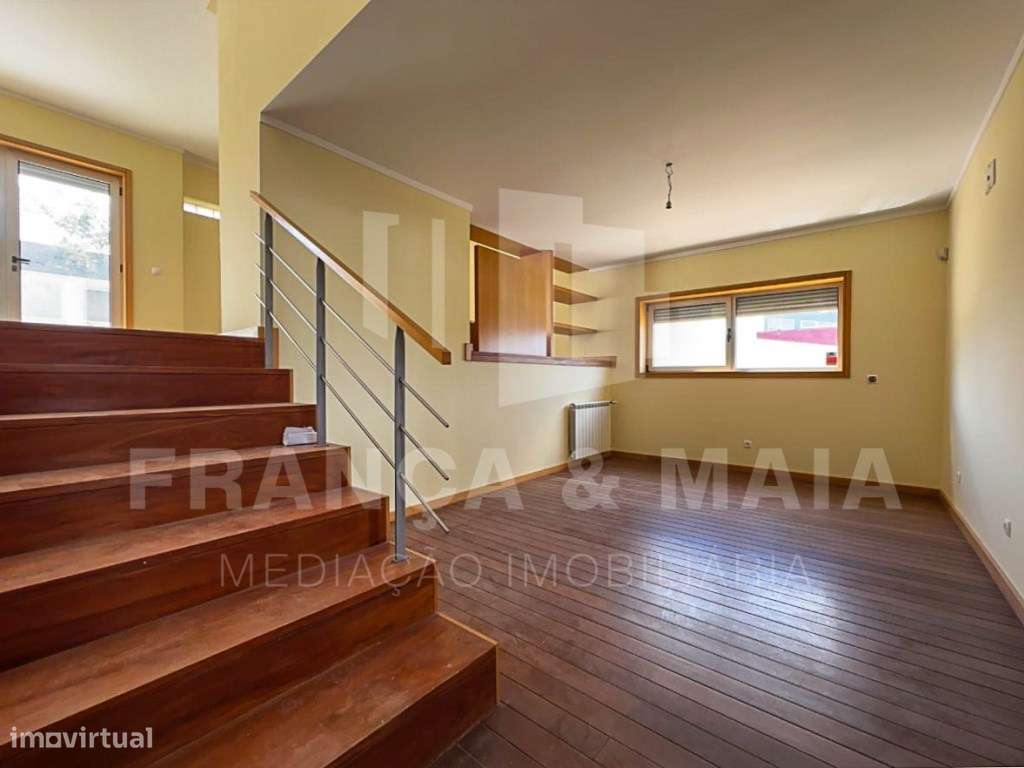 Moradia T3 Renovada com Áreas Excepcionais e Potencial até T5 em Pe...-8
