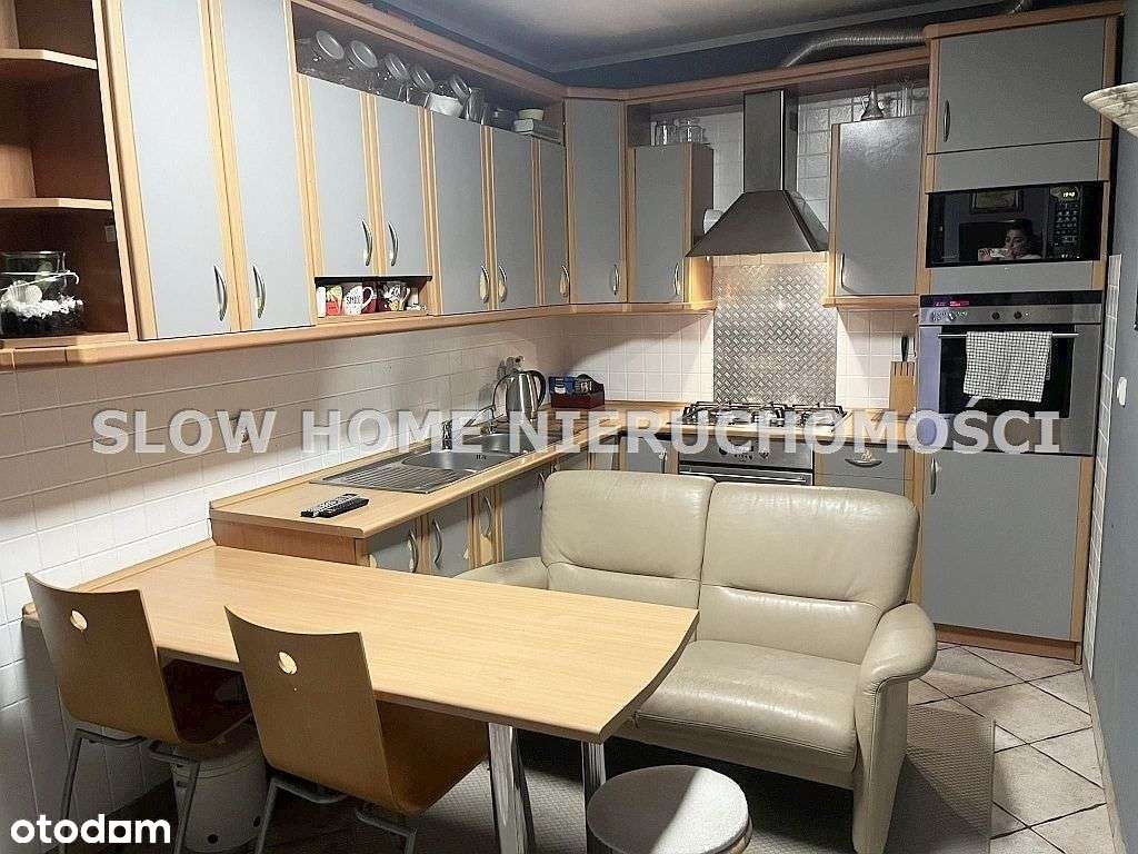 Ciekawy dom z dużymi garażami-10