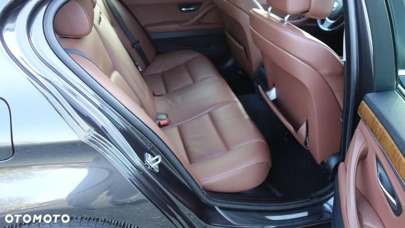 BMW Seria 5 520d Luxury Line - 33