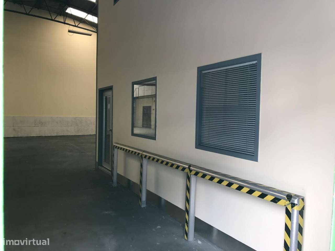 Armazém para Arrendamento  450 m² - Grande imagem: 3/22