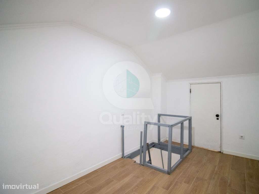 T1+1 Remodelado com Varanda e aproveitamento Sótão - Baixa da Banheira-18