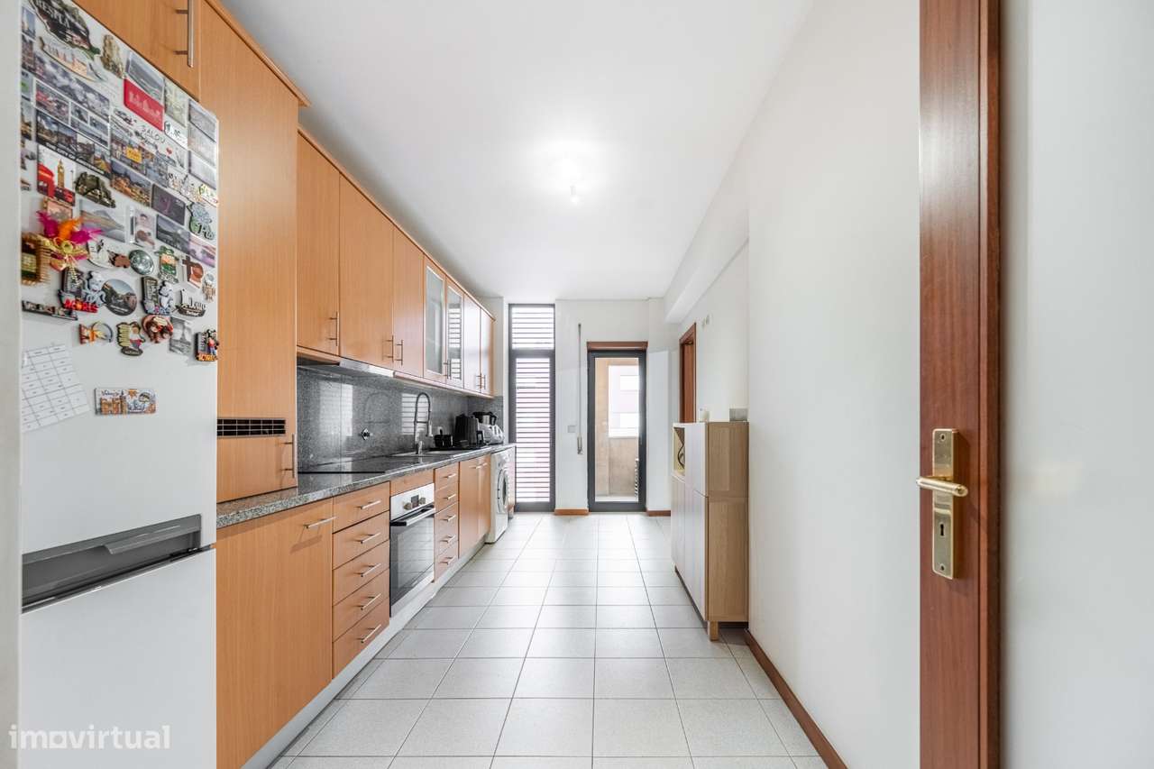 Apartamento T3 com áreas generosas junto à Makro – Braga-6