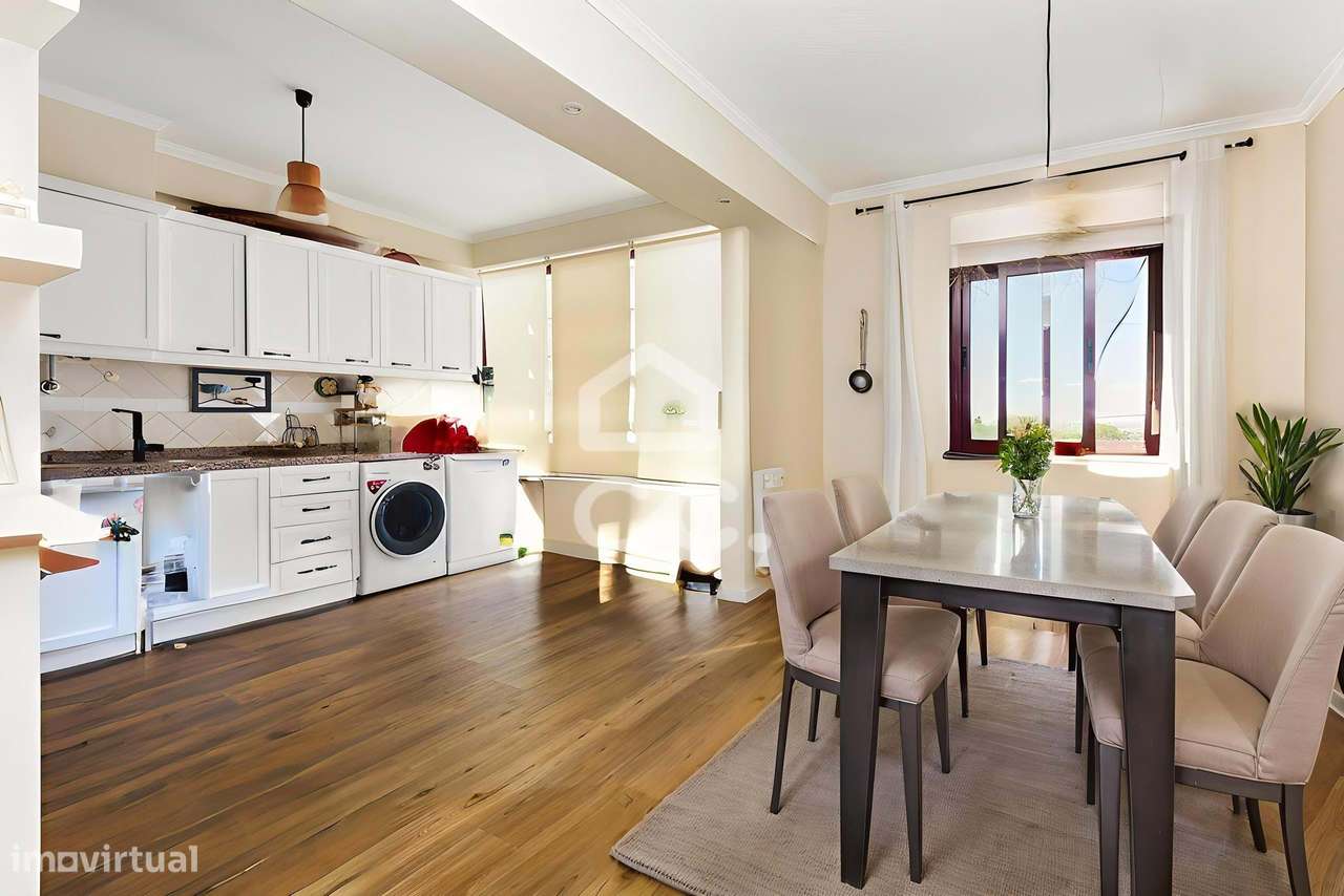 Duplex Exclusivo T5+1 com 2 Garagens | Condomínio de Luxo com Piscina - Grande imagem: 4/51