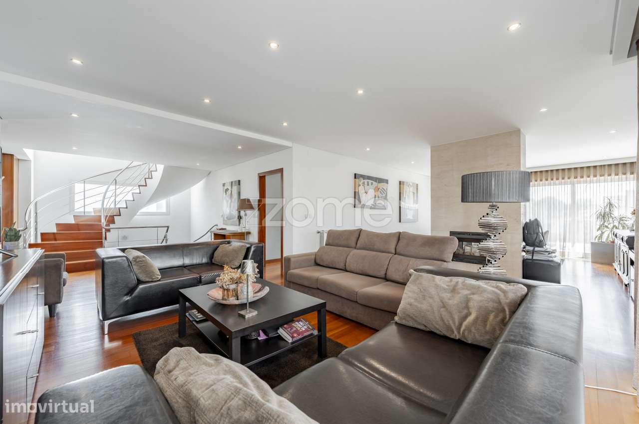 Moradia T5 com Piscina, 4 Suites e Garagem para 4 Carros em Esposende-10