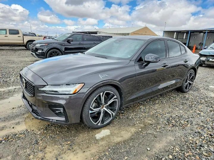 Volvo S60 III B5 B Ultimate Dark 2024