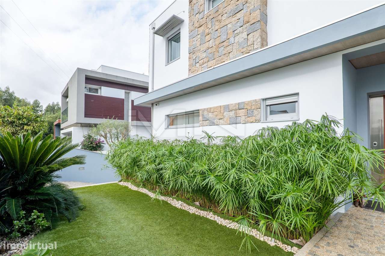 Moradia T3+1 - Exclusividade, Design e Conforto Superior-57