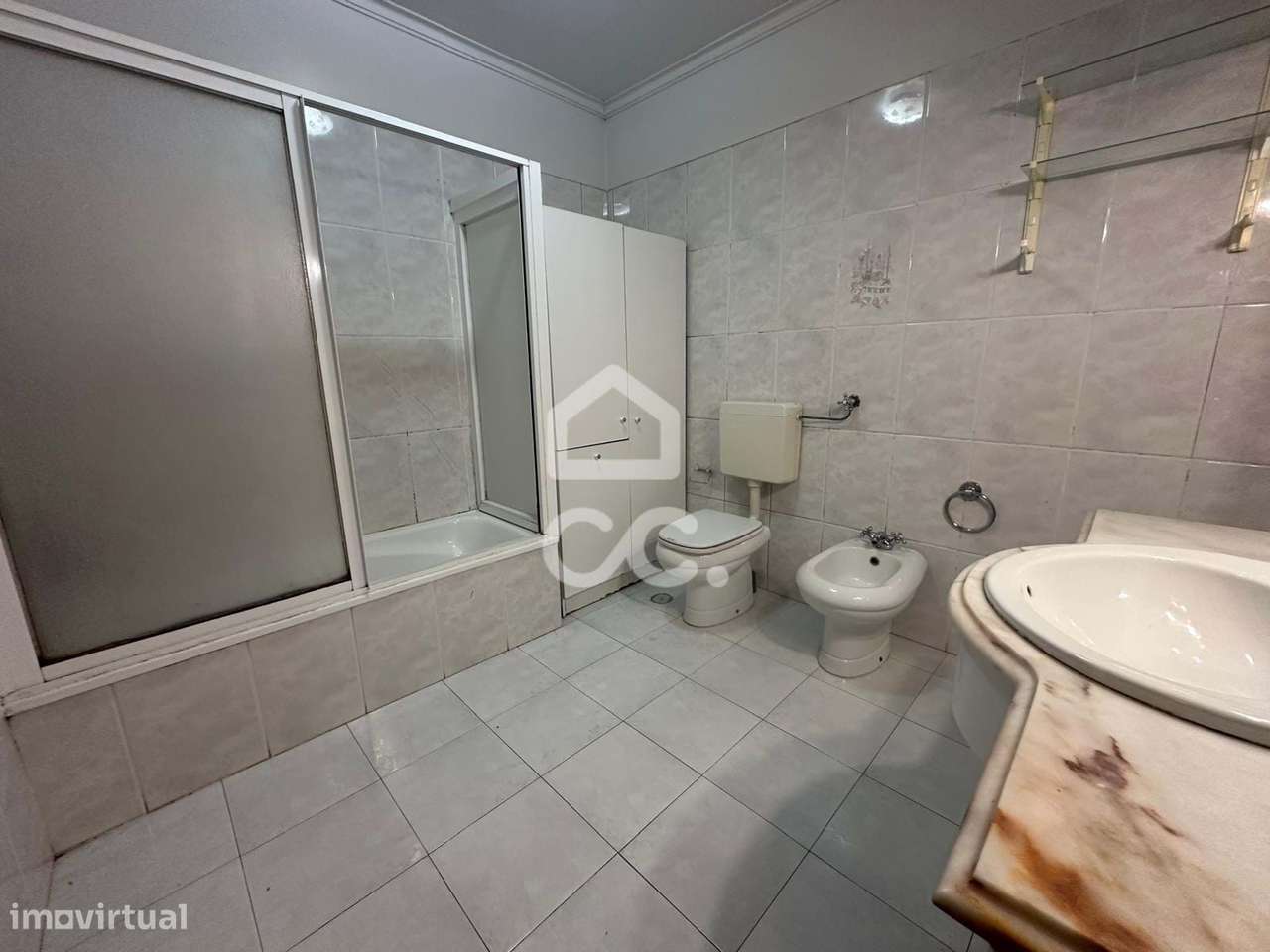 Apartamento T2 com Excelentes Áreas | Tapada das Mercês-11