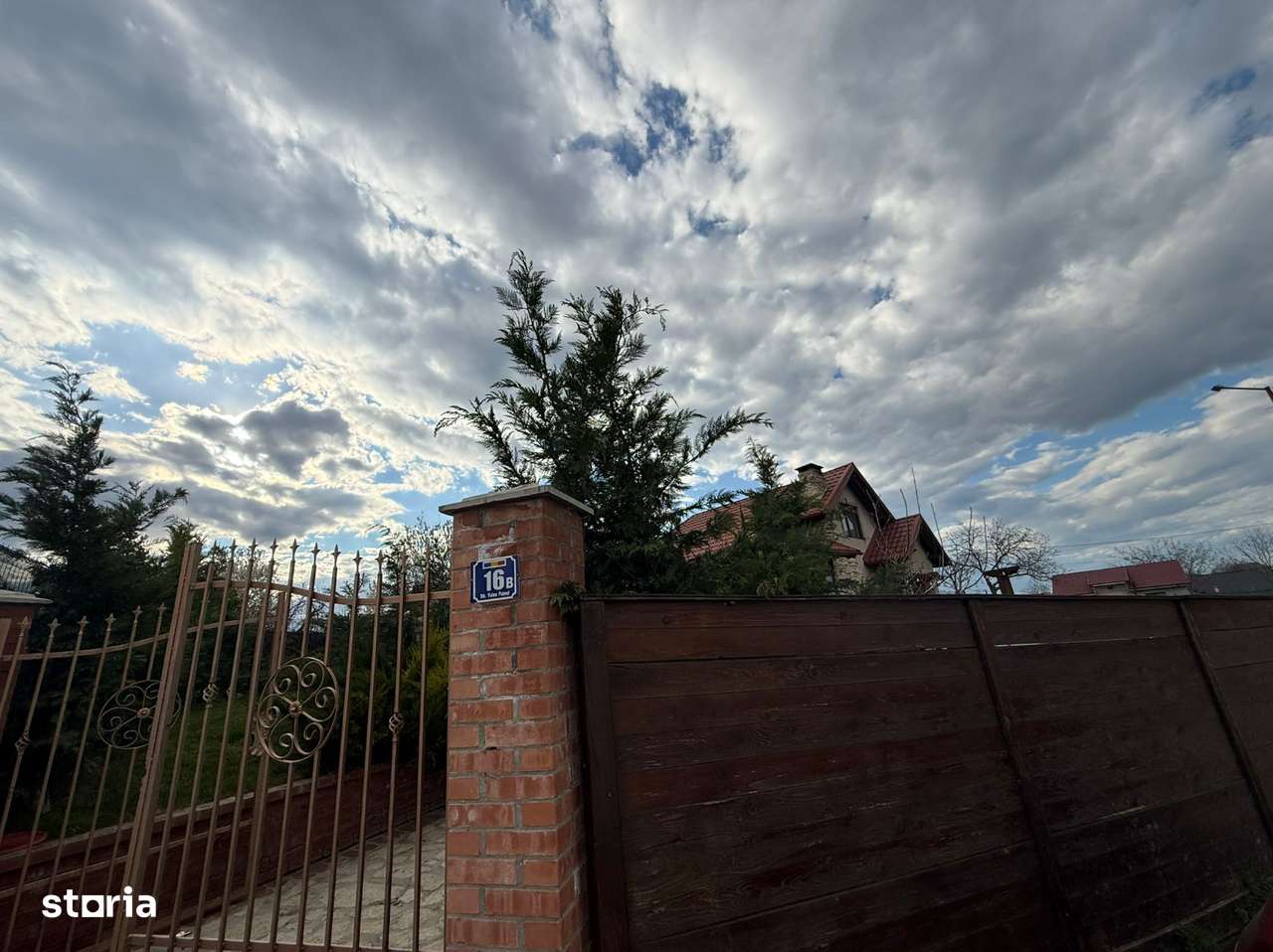 Casă nouă de vânzare, 3 camere, curte mare-14
