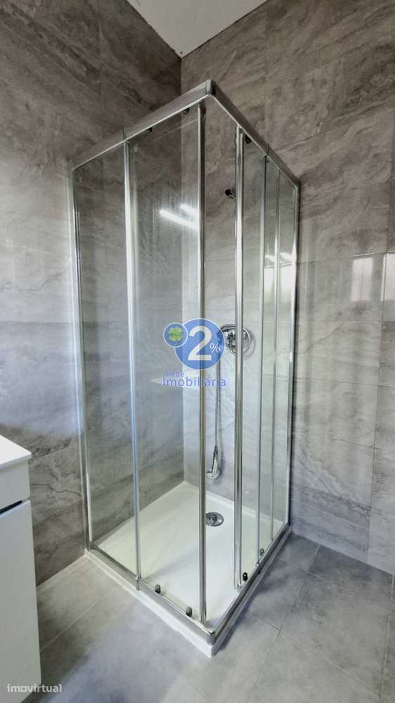 Apartamento T5 Duplex com Logradouro - Pousos-34