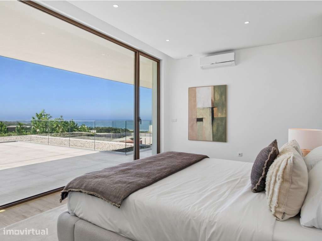 Moradia T4 com Piscina, Jardim e Vista deslumbrante sobre o Mar-31