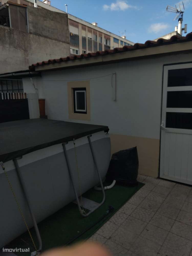 Apartamento 3 Ass. Remodelado c/ quintal e Anexo - Pinhal Novo-8