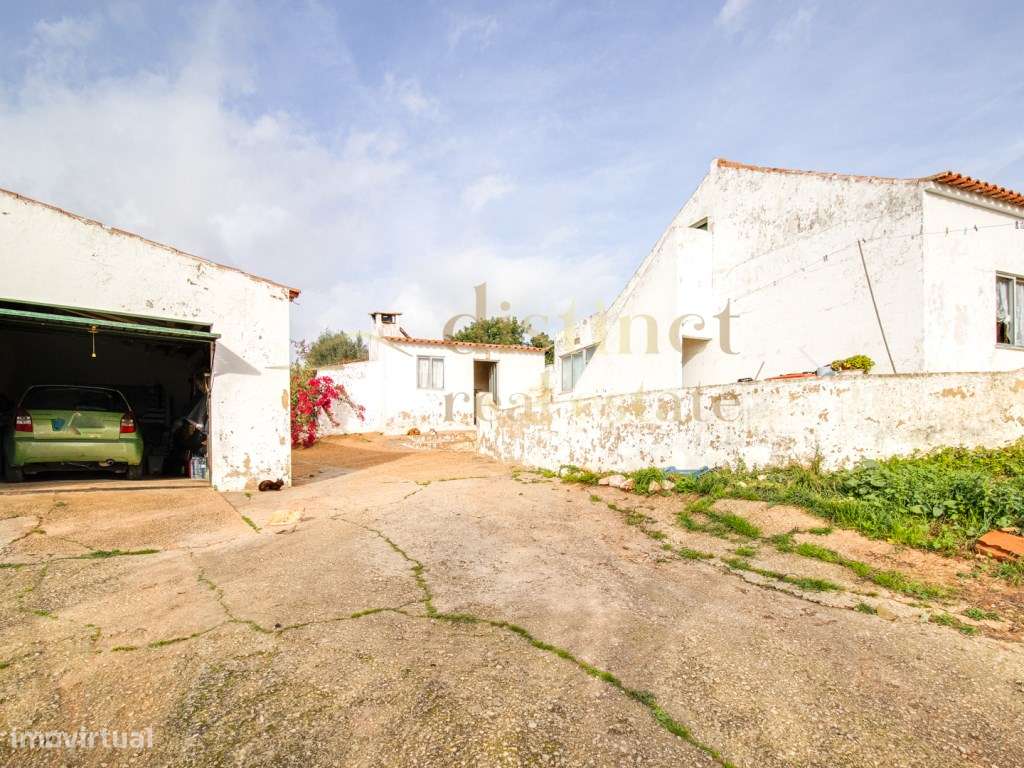 Casa de campo térrea com a necessidade de algumas obras num terreno...-28
