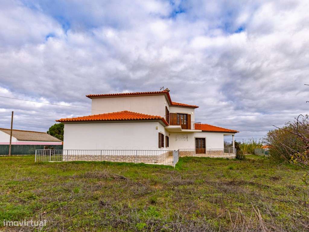 Moradia T3 Isolada com 1000 m² de terreno em Castelo, Sesimbra-41