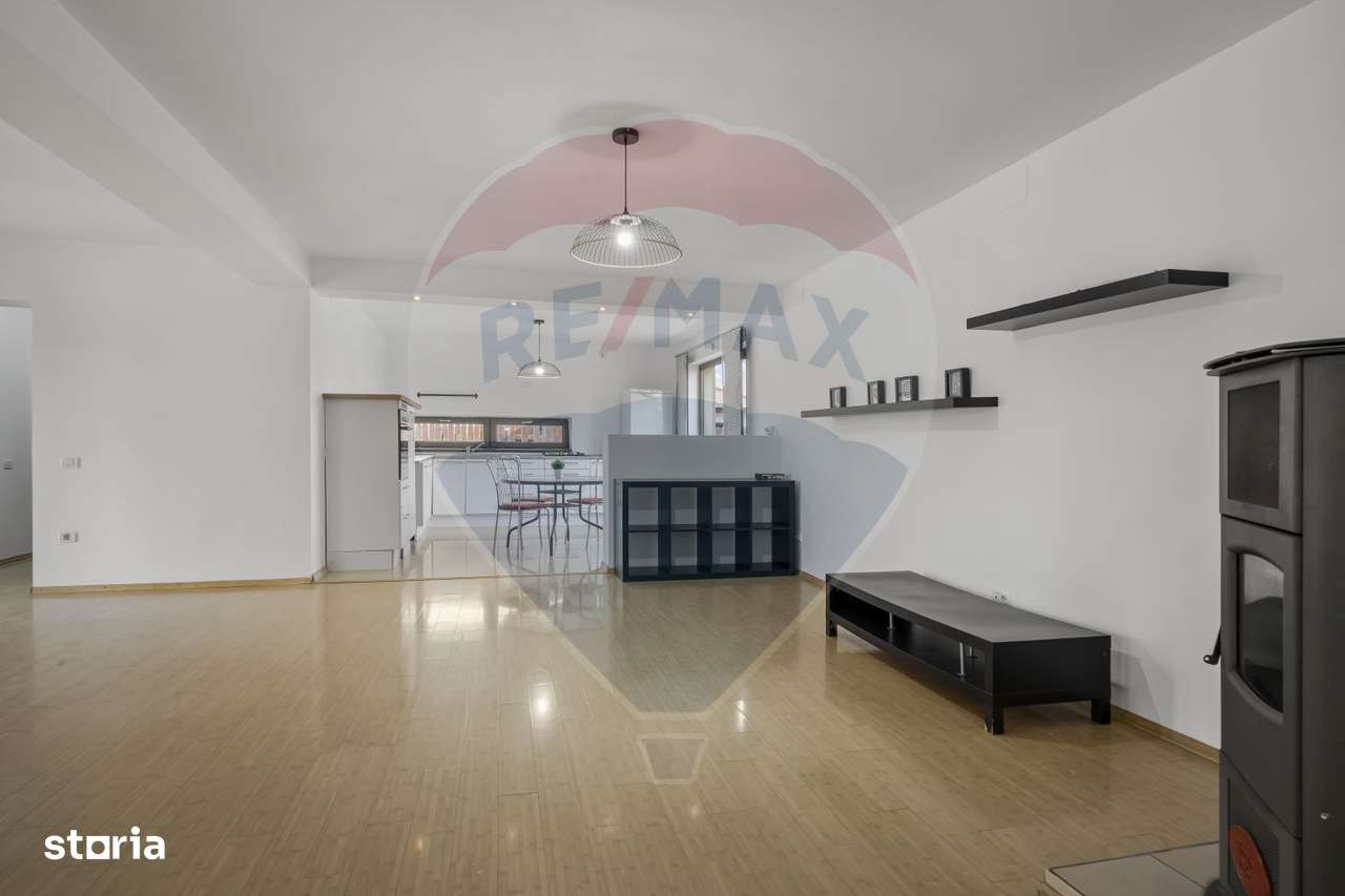 Casa luminoasa cu 7 camere si curte de 571 mp in zona de Nord, Gulia - Imagine principală: 2/20