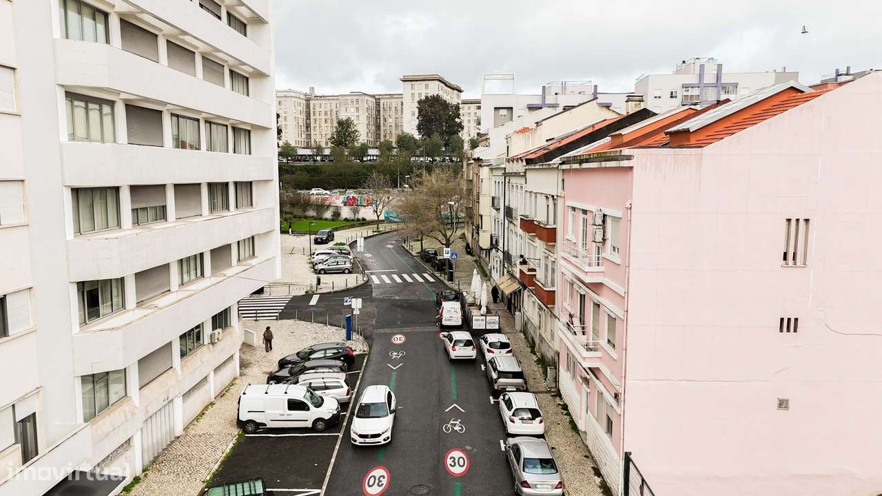 Apartamento T3 Totalmente Remodelado | Bairro de Santos / Rego – Lisbo-27