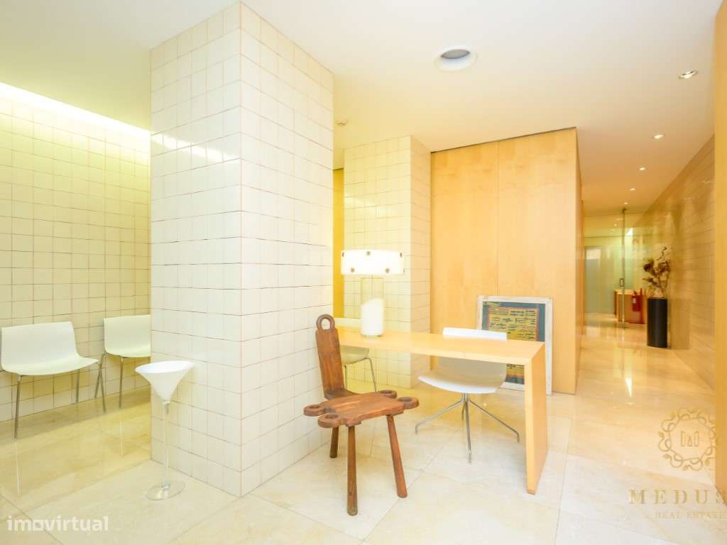 Clínica/Consultório no Centro de Vila Nova de Gaia Destacada na rev... - Grande imagem: 5/21