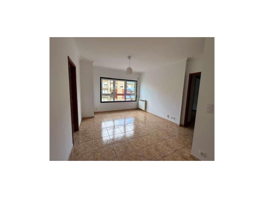 Apartamento T2 renovado com área útil de 62m² em Eiras, Coimbra. Id...-2