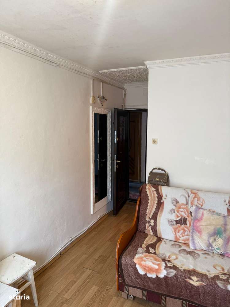 Garsoniera 15mp la etajul 2 pe strada Stadionului-8